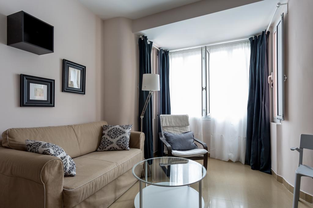 Apartamentos Edificio Constitucion Sewilla Zewnętrze zdjęcie