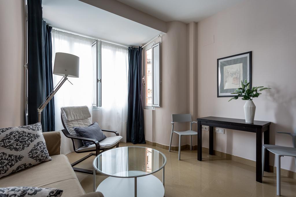 Apartamentos Edificio Constitucion Sewilla Zewnętrze zdjęcie